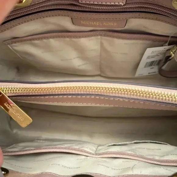 Like New Condition Michael Kors - Picture 4 of 13